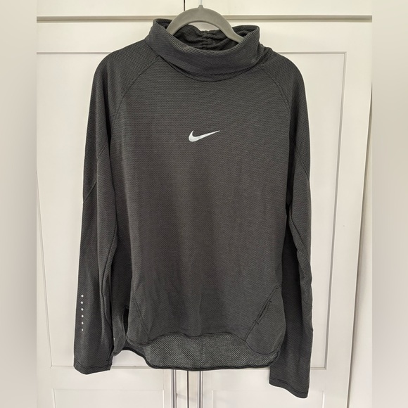 Nike Tops - Nike long sleeve running top